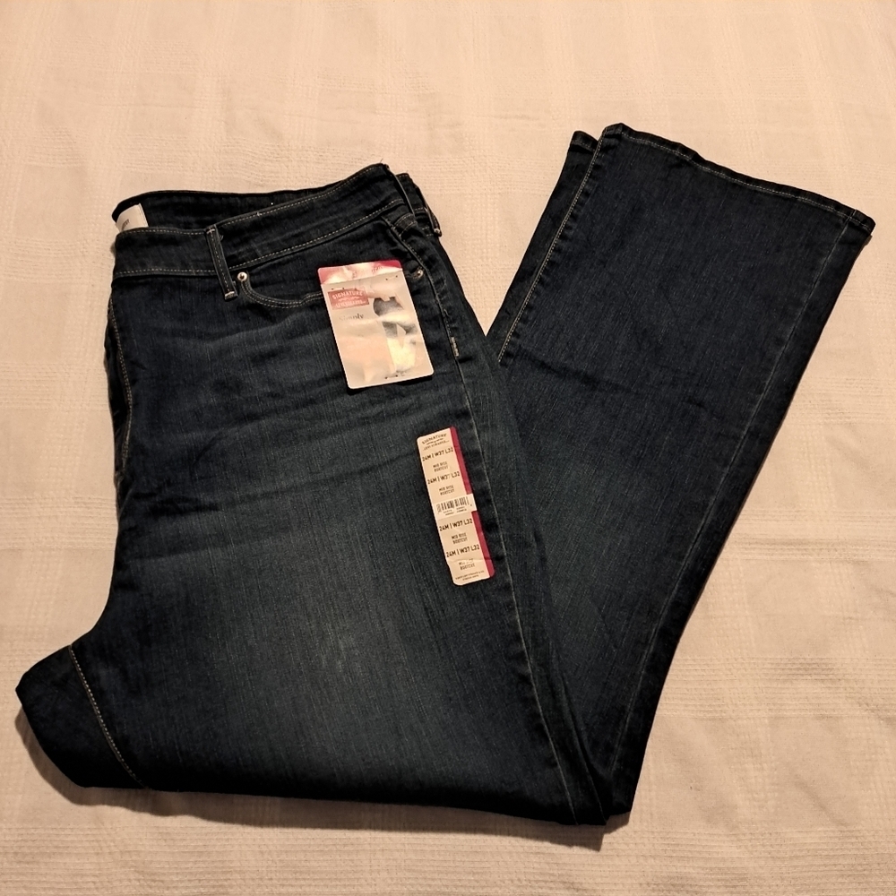 Signature by Levi Strauss women's size 37 x 32 mid rise bootcut jeans, New
